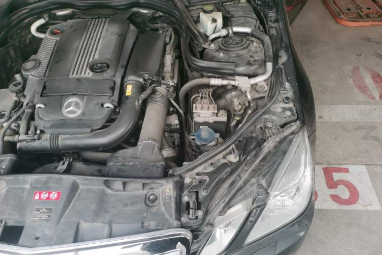Used Mercedes-Benz E-Class 2010 E 200 CGI Elegant Model Engine Bay Left