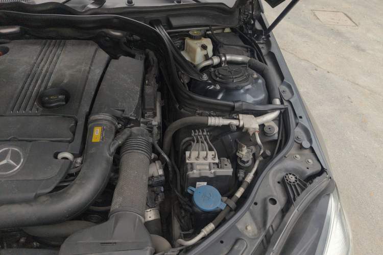 Used Mercedes-Benz E-Class 2010 E 200 CGI Elegant Model Engine Bay Left