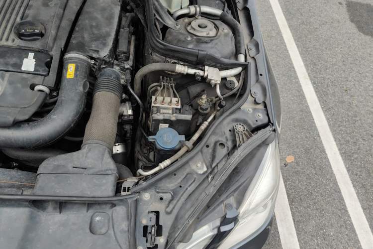 Used Mercedes-Benz E-Class 2010 E 260 L CGI Elegant Model Engine Bay Left
