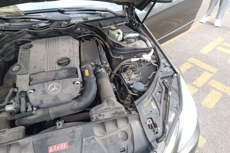 Used Mercedes-Benz E-Class 2010 E 260 CGI Coupe Engine Bay Left