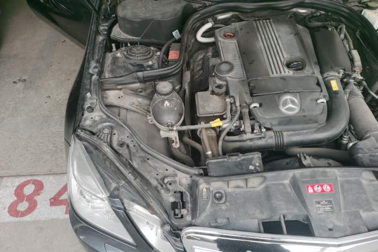 Used Mercedes-Benz E-Class 2010 E 200 CGI Elegant Model Engine Bay Right