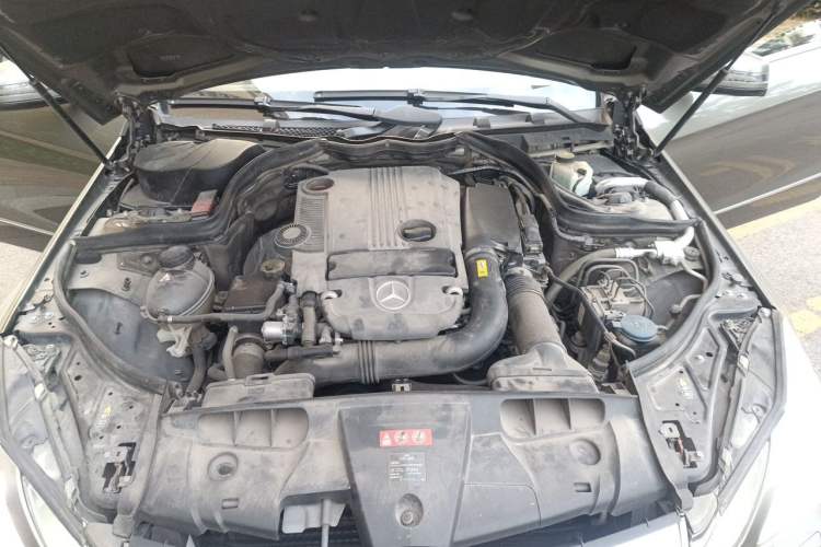 Used Mercedes-Benz E-Class 2010 E 260 CGI Coupe Engine Bay