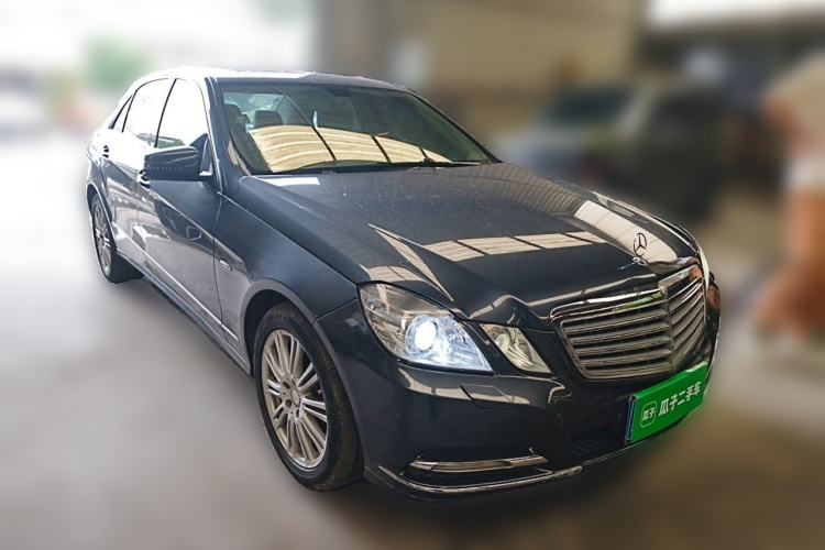 Used Mercedes-Benz E-Class 2010 E 200 CGI Elegant Model Front Right 45 Deg