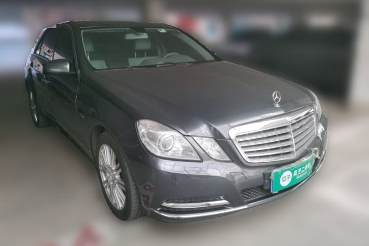 Used Mercedes-Benz E-Class 2010 E 200 CGI Elegant Model Front Right 45 Deg