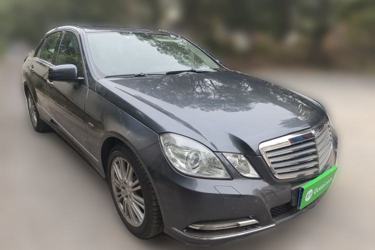 Used Mercedes-Benz E-Class 2010 E 200 CGI Elegant Model Front Right 45 Deg