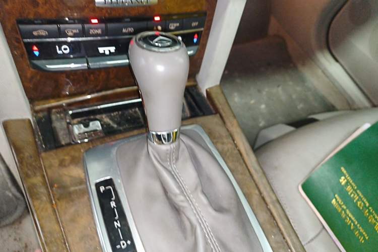 Used Mercedes-Benz E-Class 2010 E 200 CGI Elegant Model Gear Lever