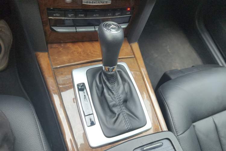 Used Mercedes-Benz E-Class 2010 E 200 CGI Elegant Model Gear Lever