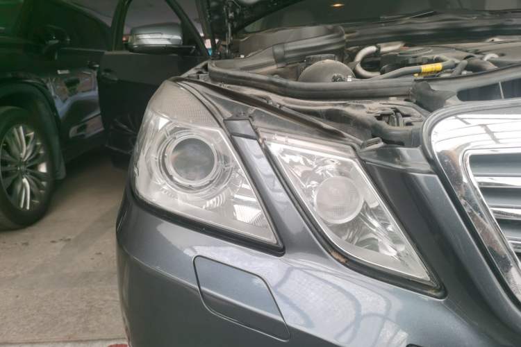 Used Mercedes-Benz E-Class 2010 E 200 CGI Elegant Model Right Front Headlight