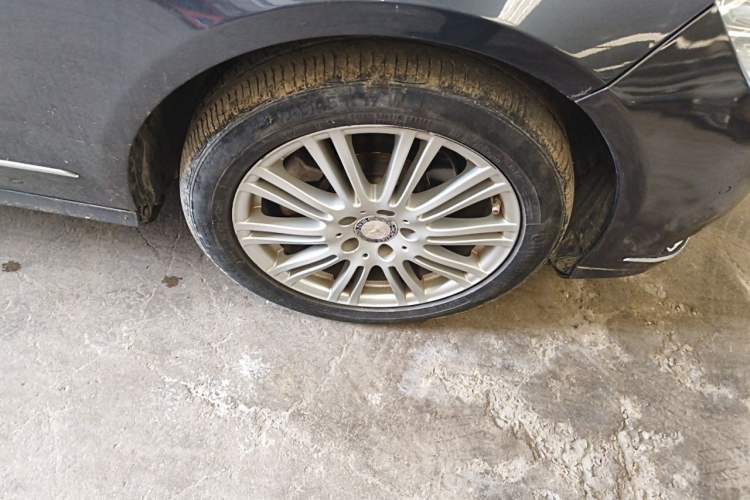 Used Mercedes-Benz E-Class 2010 E 200 CGI Elegant Model Right Front Wheel Hub