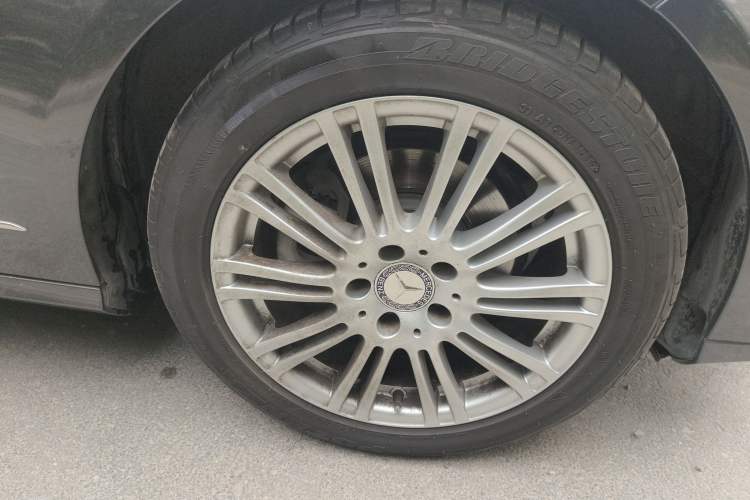 Used Mercedes-Benz E-Class 2010 E 200 CGI Elegant Model Right Front Wheel Hub
