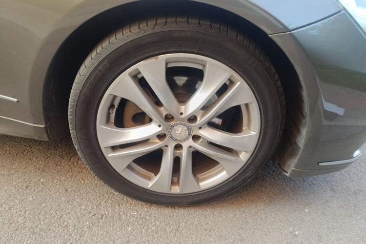 Used Mercedes-Benz E-Class 2010 E 260 CGI Coupe Right Front Wheel Hub