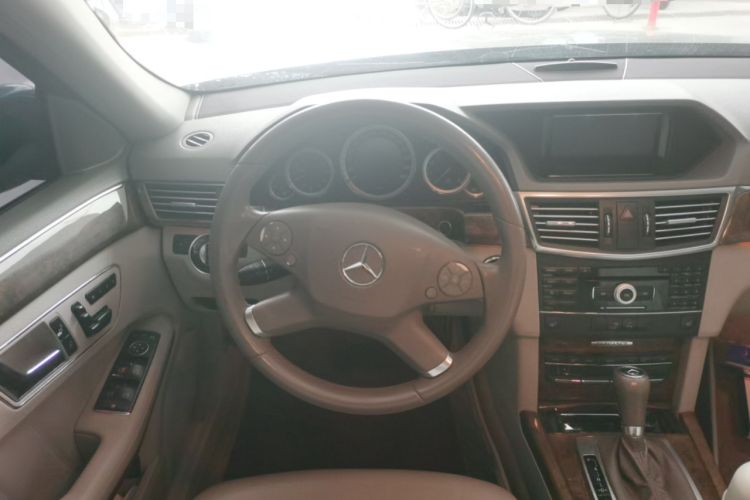 Used Mercedes-Benz E-Class 2010 E 200 CGI Elegant Model Steering Wheel