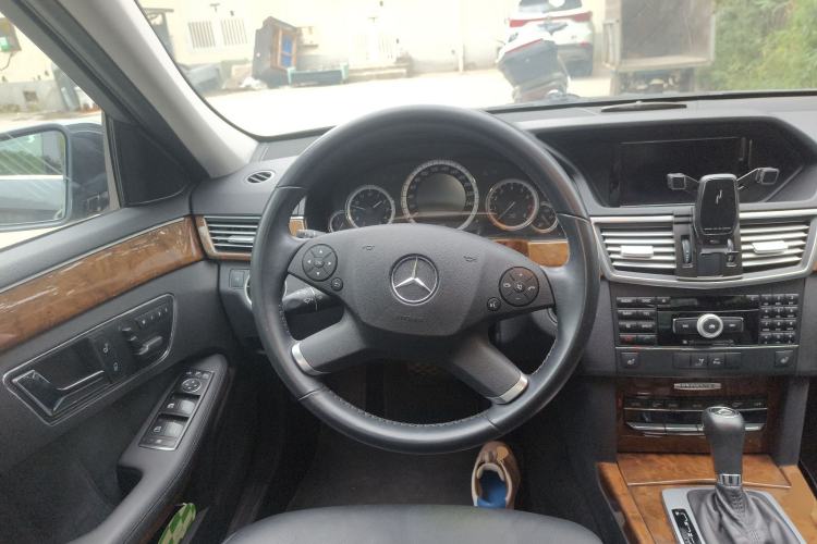 Used Mercedes-Benz E-Class 2010 E 200 CGI Elegant Model Steering Wheel