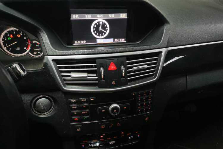 Used Mercedes-Benz E-Class 2010 E 300 L Fashion Model Audio And AC Panel