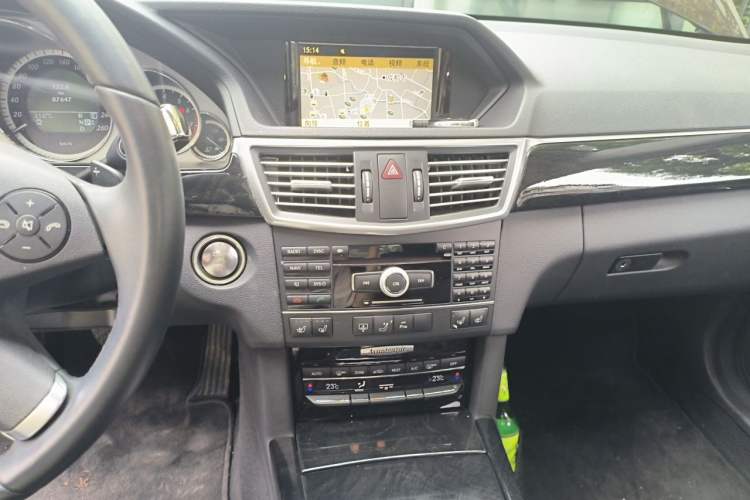 Used Mercedes-Benz E-Class 2010 E 300 L Fashion Model Audio And AC Panel