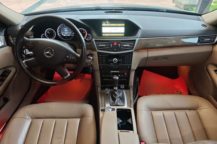 Used Mercedes-Benz E-Class 2010 E 200 CGI Elegant Model Center Console