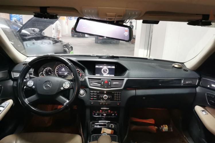 Used Mercedes-Benz E-Class 2010 E 300 L Fashion Model Center Console