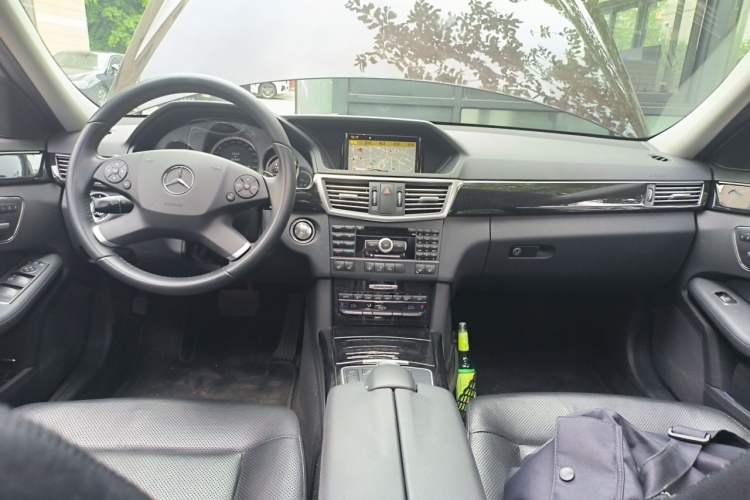 Used Mercedes-Benz E-Class 2010 E 300 L Fashion Model Center Console