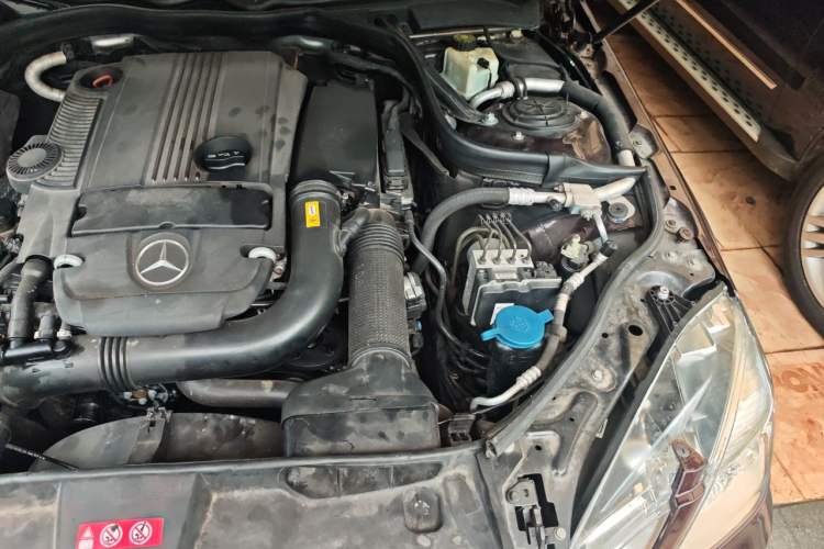 Used Mercedes-Benz E-Class 2010 E 200 CGI Elegant Model Engine Bay Left