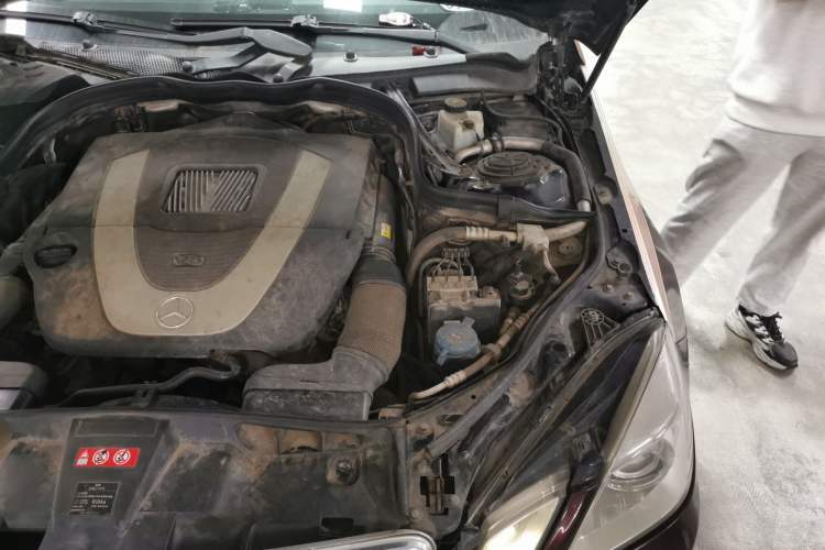 Used Mercedes-Benz E-Class 2010 E 300 L Fashion Model Engine Bay Left