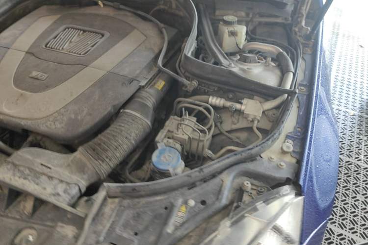 Used Mercedes-Benz E-Class 2010 E 260 CGI Convertible Engine Bay Left