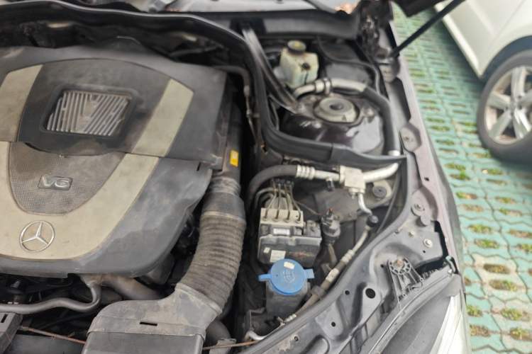 Used Mercedes-Benz E-Class 2010 E 300 L Fashion Model Engine Bay Left