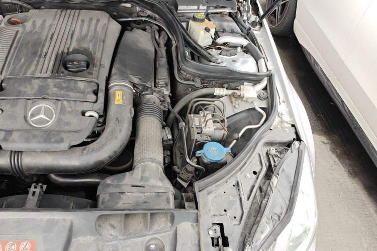 Used Mercedes-Benz E-Class 2010 E 260 CGI Coupe Engine Bay Left