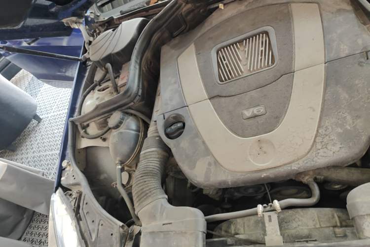 Used Mercedes-Benz E-Class 2010 E 260 CGI Convertible Engine Bay Right
