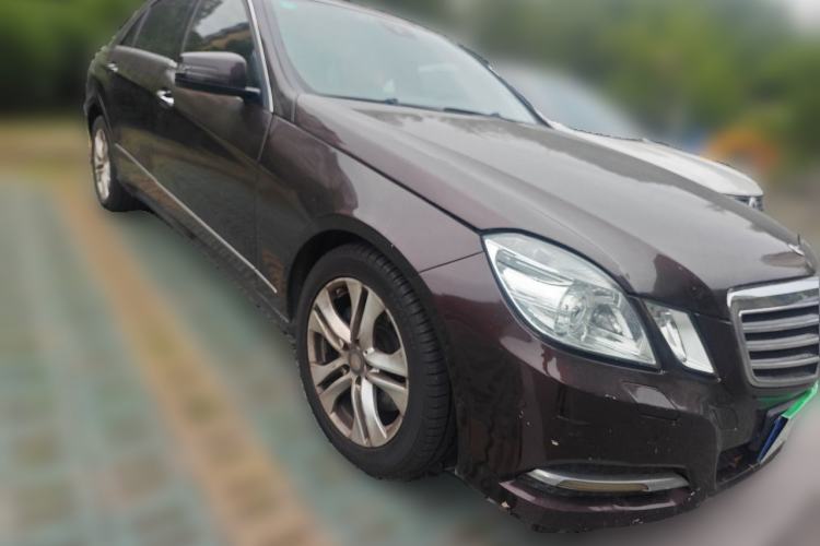 Used Mercedes-Benz E-Class 2010 E 300 L Fashion Model Front Right 45 Deg