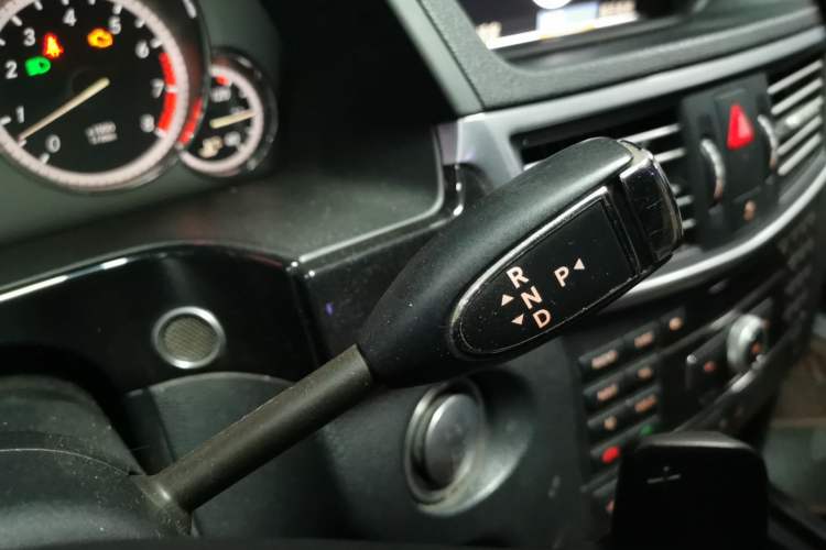 Used Mercedes-Benz E-Class 2010 E 300 L Fashion Model Gear Lever