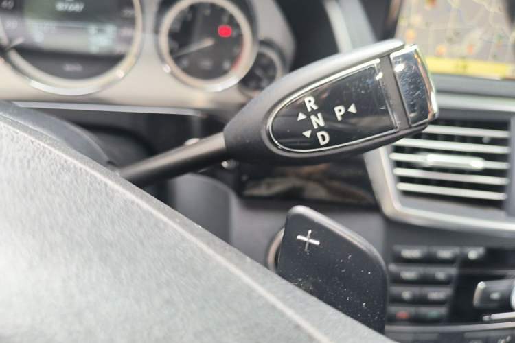 Used Mercedes-Benz E-Class 2010 E 300 L Fashion Model Gear Lever