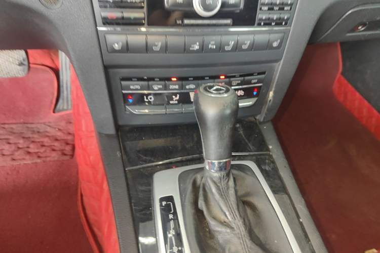 Used Mercedes-Benz E-Class 2010 E 260 CGI Convertible Gear Lever