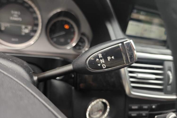 Used Mercedes-Benz E-Class 2010 E 300 L Fashion Model Gear Lever