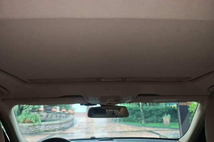 Used Mercedes-Benz E-Class 2010 E 200 CGI Elegant Model Headliner