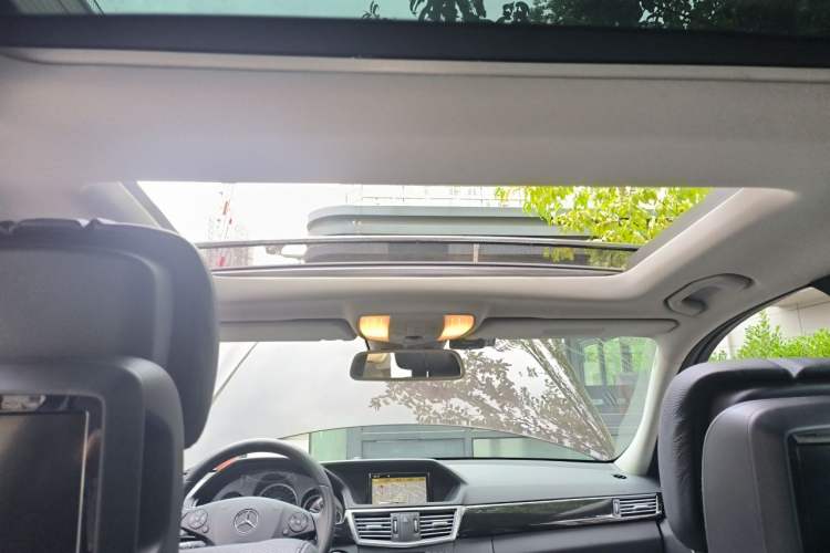 Used Mercedes-Benz E-Class 2010 E 300 L Fashion Model Headliner