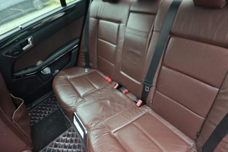 Used Mercedes-Benz E-Class 2010 E 300 L Fashion Model Left Rear Seat