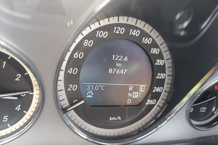 Used Mercedes-Benz E-Class 2010 E 300 L Fashion Model Odometer Close Up