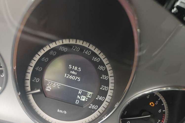 Used Mercedes-Benz E-Class 2010 E 300 L Fashion Model Odometer Close Up