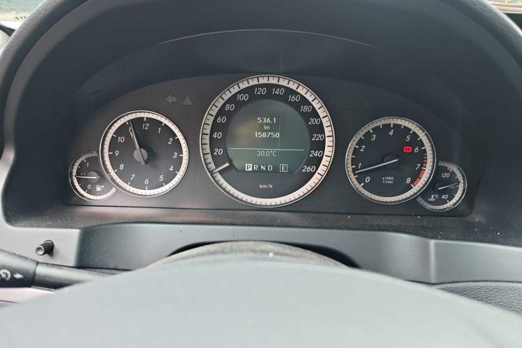 Used Mercedes-Benz E-Class 2010 E 260 CGI Coupe Odometer Close Up