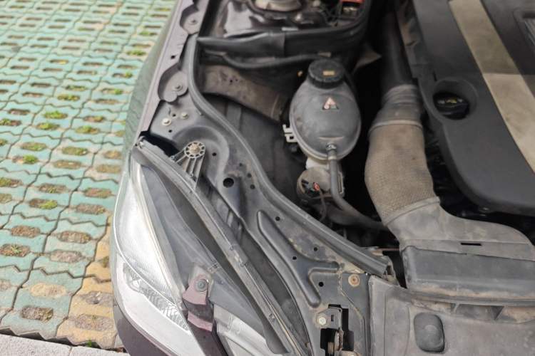 Used Mercedes-Benz E-Class 2010 E 300 L Fashion Model Right Front Headlight