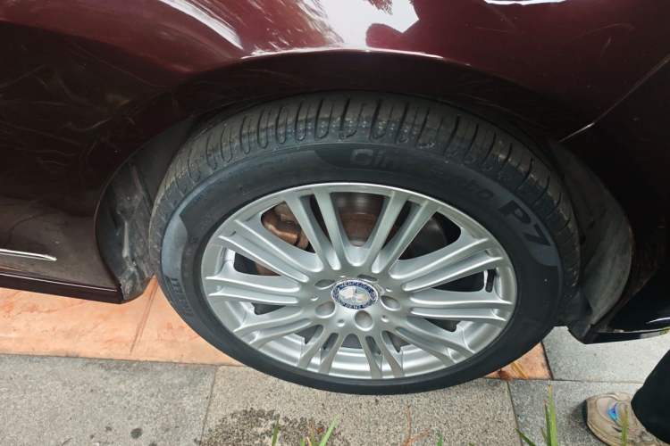 Used Mercedes-Benz E-Class 2010 E 200 CGI Elegant Model Right Front Wheel Hub