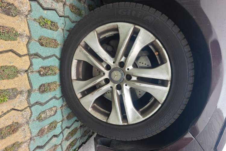 Used Mercedes-Benz E-Class 2010 E 300 L Fashion Model Right Front Wheel Hub
