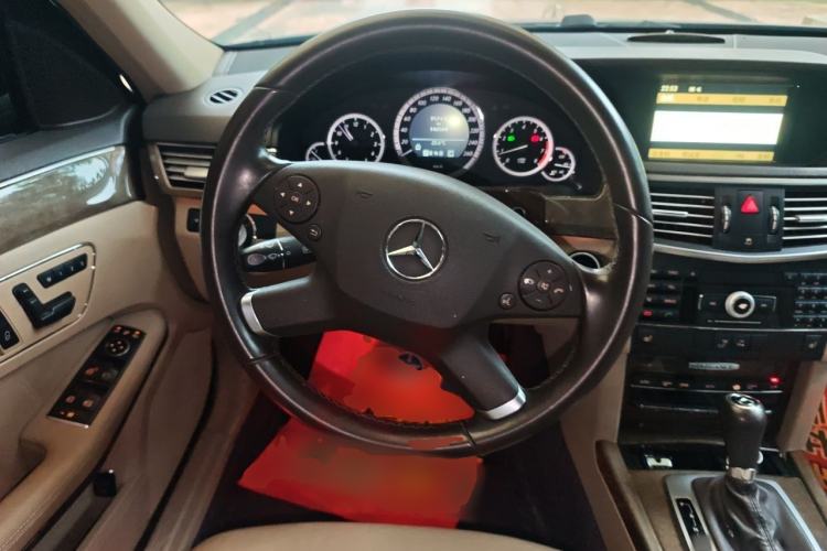 Used Mercedes-Benz E-Class 2010 E 200 CGI Elegant Model Steering Wheel