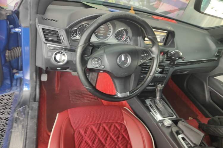 Used Mercedes-Benz E-Class 2010 E 260 CGI Convertible Steering Wheel