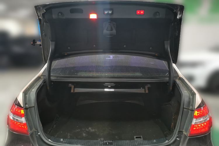 Used Mercedes-Benz E-Class 2010 E 300 L Fashion Model Trunk