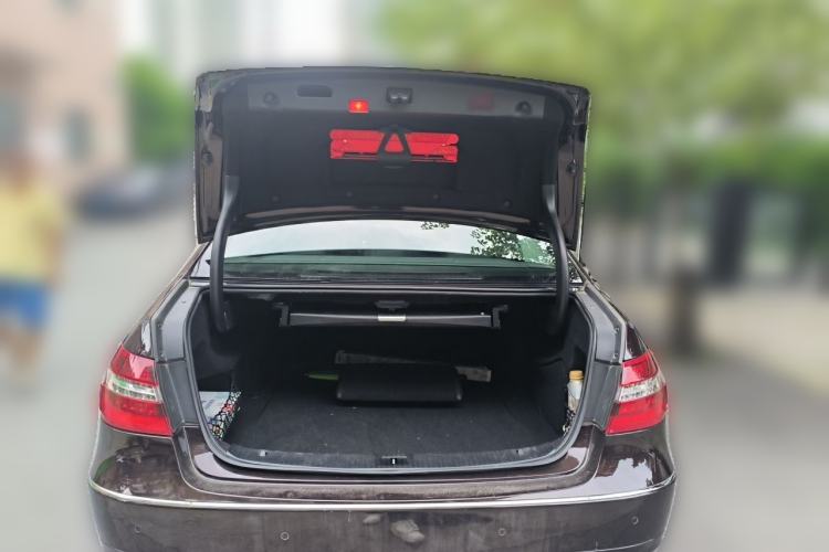 Used Mercedes-Benz E-Class 2010 E 300 L Fashion Model Trunk
