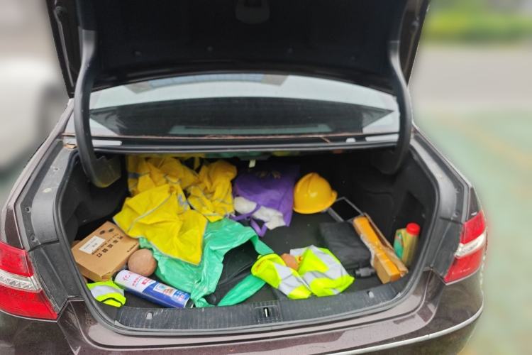 Used Mercedes-Benz E-Class 2010 E 300 L Fashion Model Trunk