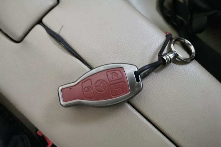Used Mercedes-Benz E-Class 2010 E 300 L Fashion Model Vehicle Key