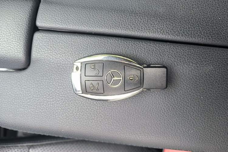 Used Mercedes-Benz E-Class 2010 E 300 L Fashion Model Vehicle Key