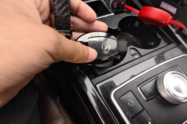 Used Mercedes-Benz E-Class 2010 E 300 L Fashion Model Vehicle Key